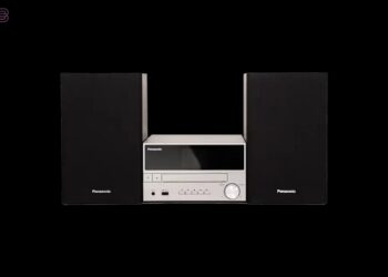 Panasonic SC-PM302 micro system in silver with wooden-enclosure speakers