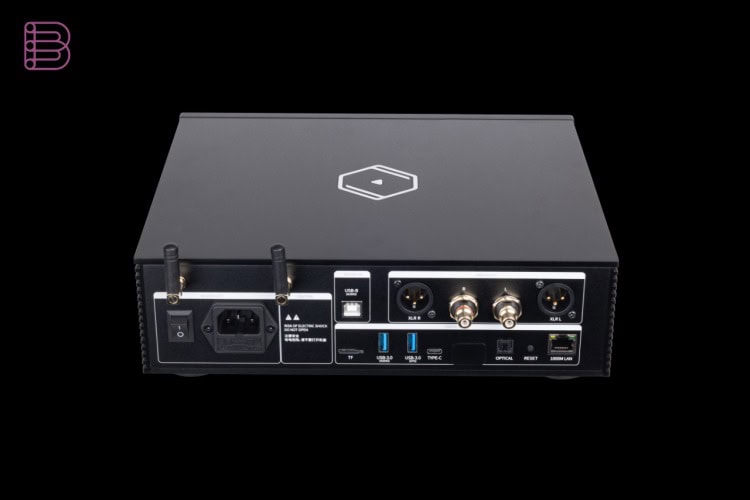 Silent Angel H1 rear panel with Ethernet port and Wi-Fi antennas