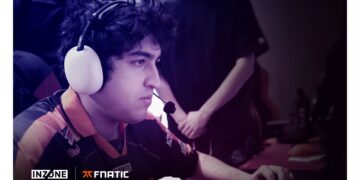 Fnatic esports player wearing the Sony INZONE H9 II headset at a tournament