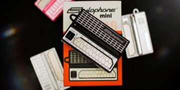 Stylophone Mini keychain synthesizer