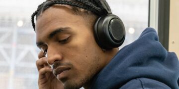 TDM. Neo headphones worn in speaker-to-headphone twist design