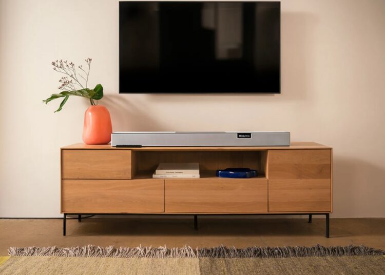 Teufel Cinebar Pro 2 soundbar and subwoofer set below a wall-mounted TV
