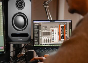 Teufel Studio 5X BT active studio monitor on a desk in a home recording setup