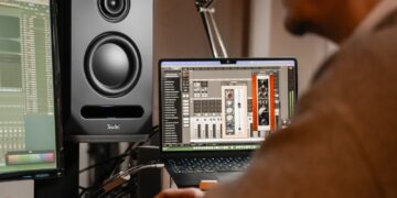 Teufel Studio 5X BT active studio monitor on a desk in a home recording setup