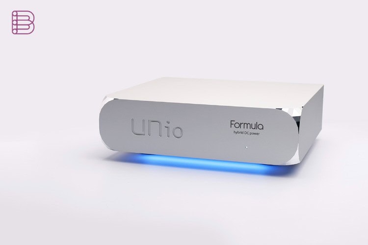 UNio Formula 12 hybrid DC power supply in white finish