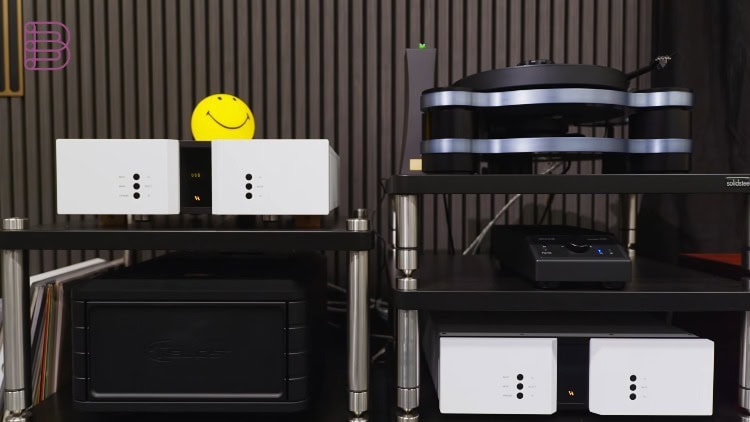 Vitus Audio Signature Series SL-103, SP-103 and SD-025 electronics on the rack in the D&D Audio room at Dutch Audio Event 2026