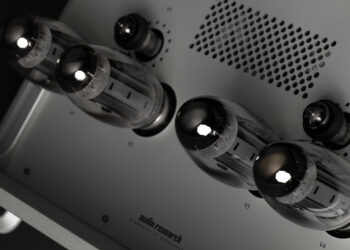 Audio-Research-D-80-Modern-Tube-Power-with-Legendary-Reference-DNA