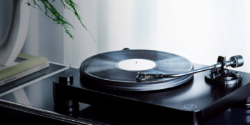 Audio-Technica-AT-LP7X-+-Headphone-GIVEAWAY!