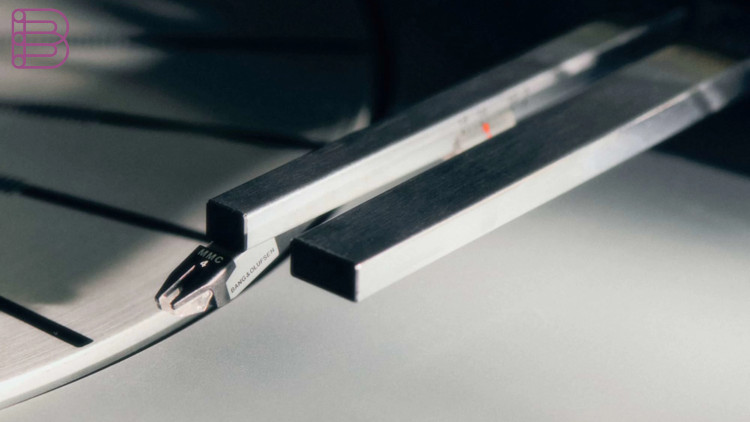 Bang&Olufsen-Beogram-3000C-Turntable-1