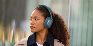 Bowers-&-Wilkins-Introduces-Frost-Blue