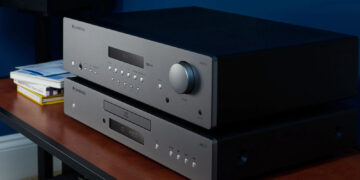 Cambridge-AXR85-FM:AM-Stereo-Receiver-With-Phono-Stage