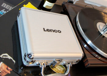 Clean-Your-Vinyl-With-Lenco-TTA-12IN1PRO