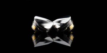 Diamond-Coated-Moondrop-ILLUSTRIOUS-Earbuds