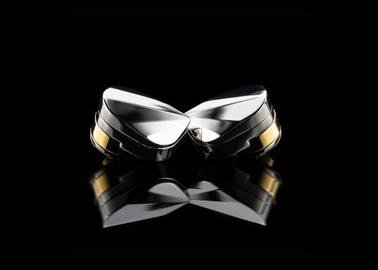 Diamond-Coated-Moondrop-ILLUSTRIOUS-Earbuds