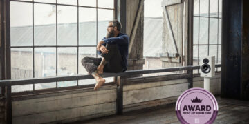 Dynaudio Evoke 20 white - Lifestyle model 2