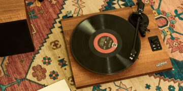 Gadhouse-Launches-The-Henry-Turntable