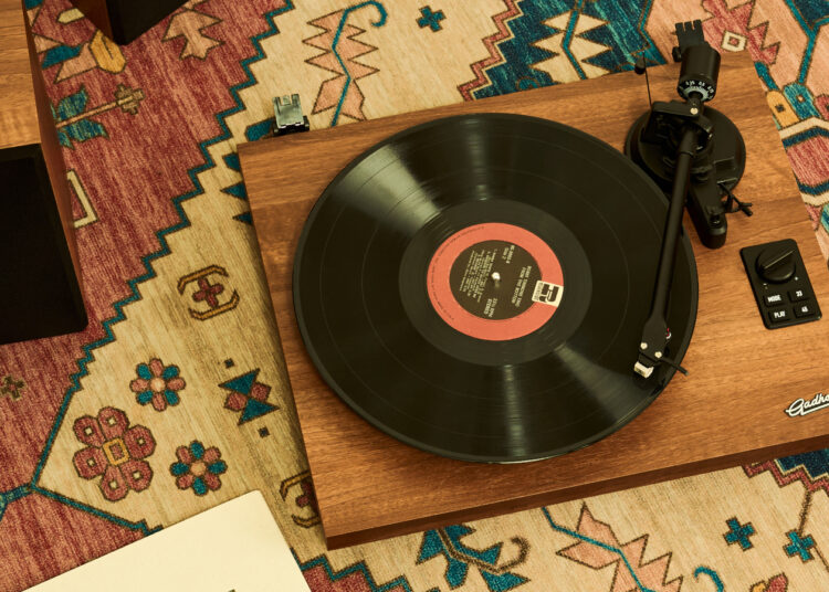Gadhouse-Launches-The-Henry-Turntable