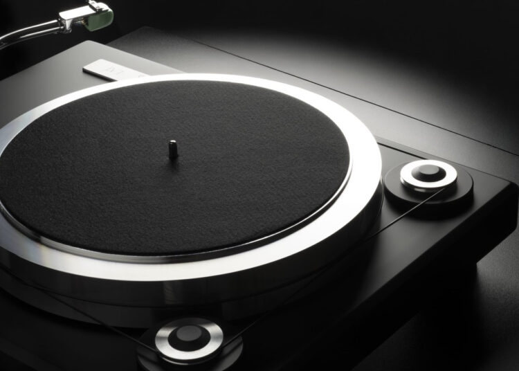 Introducing-The-E.A.T.-F-Dur-Turntable