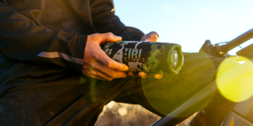 JBL-Flip-7-Powerful-Bluetooth-Speaker