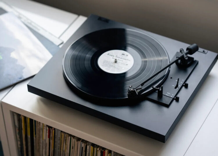Pro-Ject-AUTOMAT-A1.2-Turntable