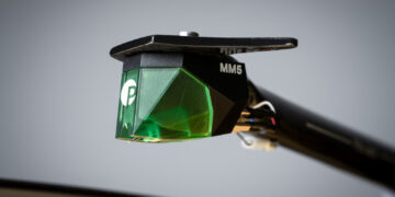 Pro-Ject-Audio-Pick-it-MM-5-For-Vinyl-Lovers