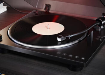 Sharp-RP-TT100-is-A-Modern-Spin-on-Vinyl-Revival