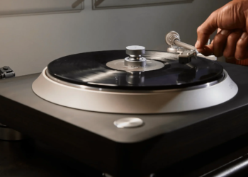 The-Denon-DP-3000NE-Turntable