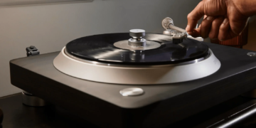 The-Denon-DP-3000NE-Turntable