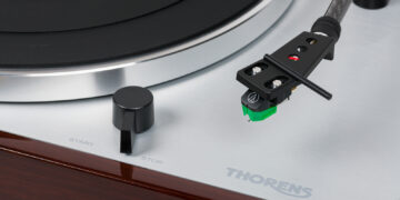 Why-the-Thorens-TD-402-DD-Stands-Above-Its-Class
