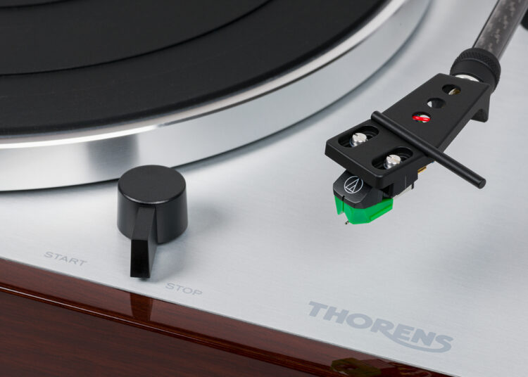 Why-the-Thorens-TD-402-DD-Stands-Above-Its-Class