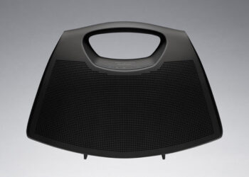 bang-olufsen-balenciaga-speaker-bag