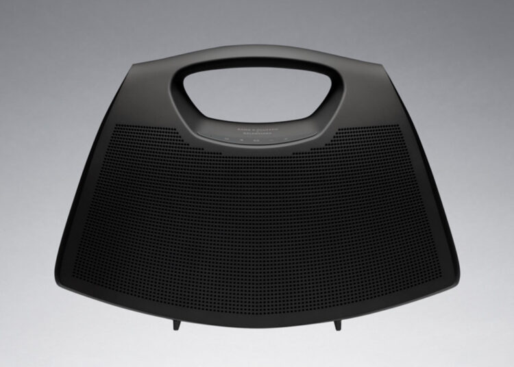 bang-olufsen-balenciaga-speaker-bag