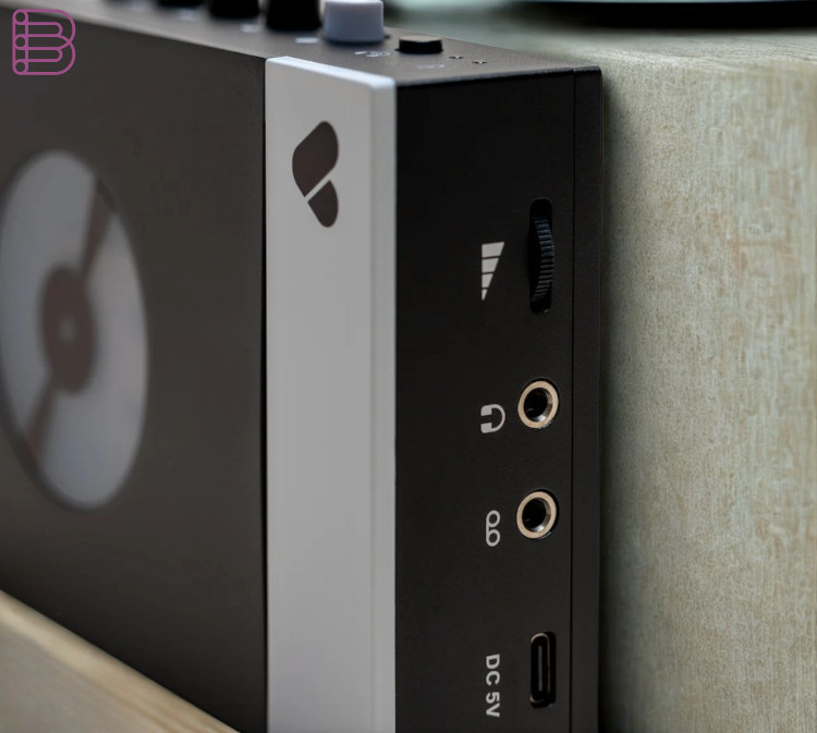 discofs-and-we-are-rewind-launch-limites-edition-portable-cassette-player-3
