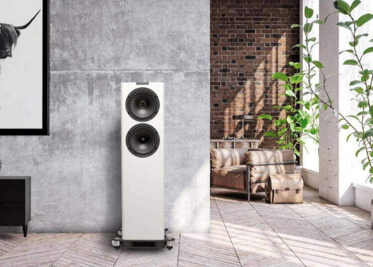 fyne-audio-f704sp-debuts-at-Axpona-2025