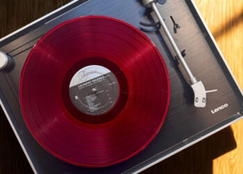 lenco-showcases-l455BK-turntable-at-high-end-munich-2025