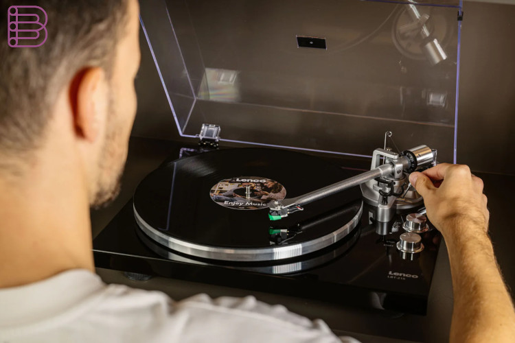 lenco-shows-new-trio-of-turntables-at-ces-2025-2