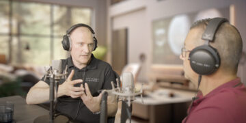 lyngdorf-audio-fr2-floorstanding-loudspeaker