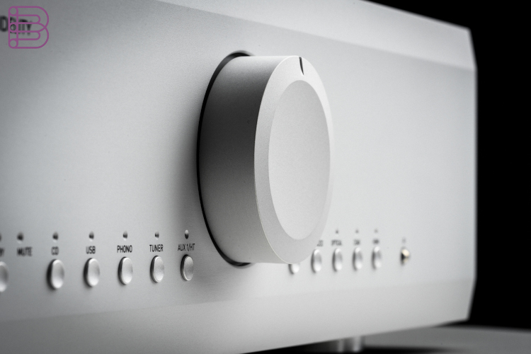 musical-fidelity-maunches-m6xi-integrated-amplifier-3