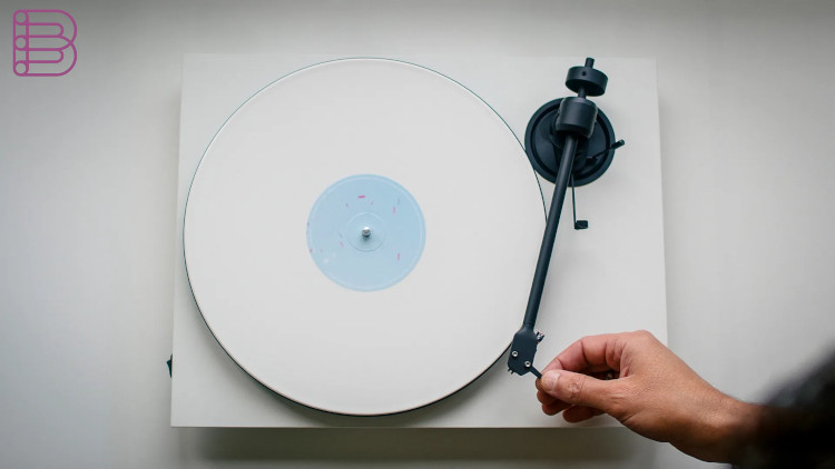 pro-ject-E1.2-plug-and-play-audiophile-turntable-3