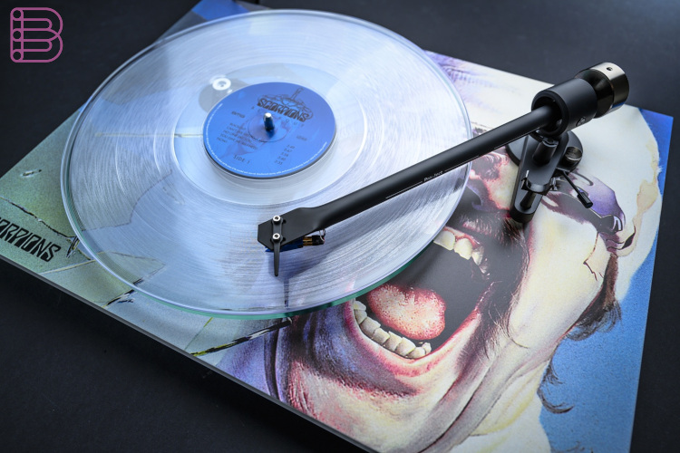 pro-ject-scorpions-turntable-2