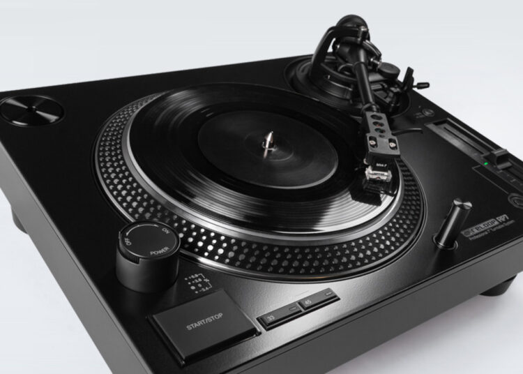 reloop-rp7-turntable