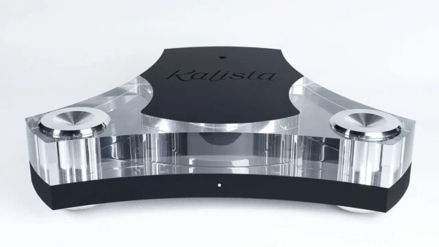 A sanctuary for streaming. 🇫🇷 The Kalista DreamPlay S is a hand-built streaming transport made purely to feed your DAC the cleanest signal possible. Link in bio. #Kalista #DreamPlayS #Streaming #HighEndAudio #HiFi #MadeInFrance #Audiophile #MusicStreaming #HandBuilt #StreamingTransport