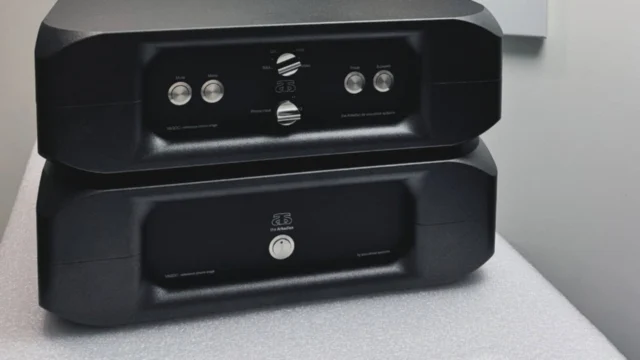 A dual-chassis, hand-built reference phono stage exclusively for optical cartridges — meet the Arkadian by Acoustical Systems. Link in bio for the full story. #AcousticalSystems #PhonoStage #Vinyl #Turntable #DSAudio #HighEndAudio #Analog #HiFi #Audiophile #MadeInGermany