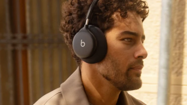 Make it yours. The new Beats 360 brings interchangeable cushions, upgraded ANC and up to 32 hours of battery life. Link in bio for the full story. #Beats #Beats360 #Headphones #ANC #Audio #TechNews #Bluetooth #NoiseCancelling #AudioGear #NewRelease