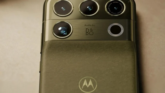 A century of Danish sound tuning — now on your phone 📱 Motorola and Bang & Olufsen have teamed up for a multi-year audio partnership, starting with the Motorola Signature 27. Full story: link in bio. #BangOlufsen #Motorola #HighEndAudio #Smartphones #AudioTech #Audiophile #MotorolaSignature27 #B&O #MobileAudio #TechNews
