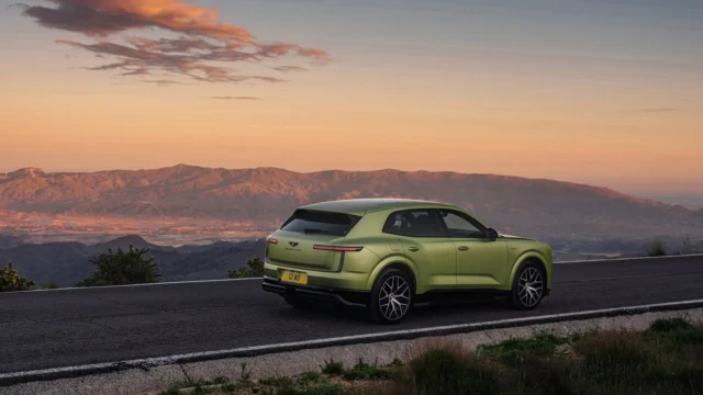 Bentley's eerste elektrische model brengt het krachtigste Naim-systeem ooit: 1.780W, 28 speakers, Dolby Atmos 7.1. Link in bio. #bentley #torcal #naim #caraudio #electricvehicle #dolbyatmos #highendaudio #luxurycars #ev #hifi
