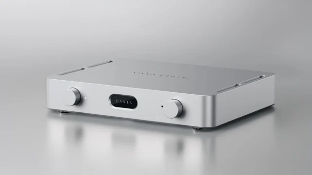 Vinnie Rossi's CANTA series grows with a new Integrated Amplifier ✨ 6SN7 triodes meet a 250W MOSFET output stage, all in a solid-aluminum chassis. Link in bio for the full story.
#VinnieRossi #CANTA #IntegratedAmplifier #HiFi #Audiophile #TubeAmp #HighEndAudio #NewGear #BestOfHighEnd