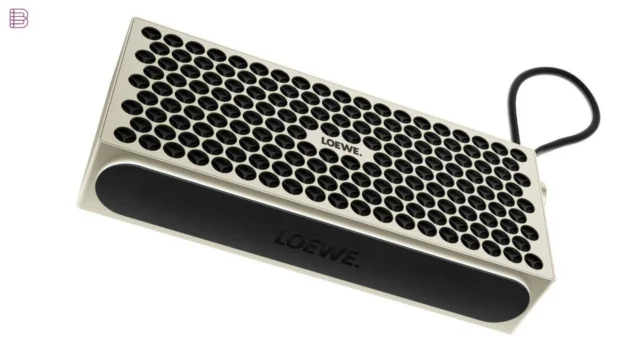 Loewe Neo: machined aluminum, interchangeable grilles, ambient lighting, 50W, Auracast. IP67-rated, up to 12 hours battery. From €400. Link in bio. #loewe #loeweneo #bluetoothspeaker #hifi #highendaudio #auracast #designtech