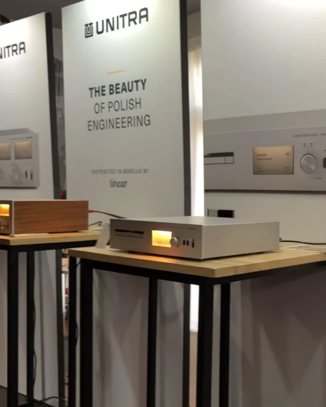 VU meters, wooden cheeks and switches that go click 🎛️
Unitra is back. Once one of Poland's biggest hi-fi makers, the brand returned with a complete 70s-inspired line-up: the WSH-805 amplifier with a selector that turns along with the remote, Fryderyk and Edmund direct-drive turntables, and the sealed box-in-box ZGZ-802 speakers. Around 80% made in Europe.
Seen at Dutch Audio Event 2026. Full report and video via the link in bio.
Silver with wood, or black on black? 👇
#Unitra #WSH805 #DutchAudioEvent #vintagehifi #vinyl #bestofhighend #highendaudio #hifi
