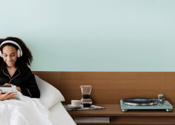 teac-launches-tn400btxtb-turntable